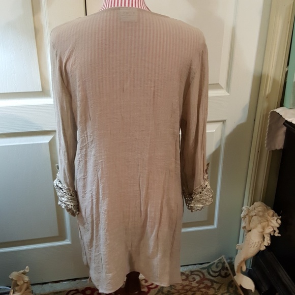 "Mad Style" Beautiful Embellished Tunic. Sz. Lg. - Picture 4 of 8